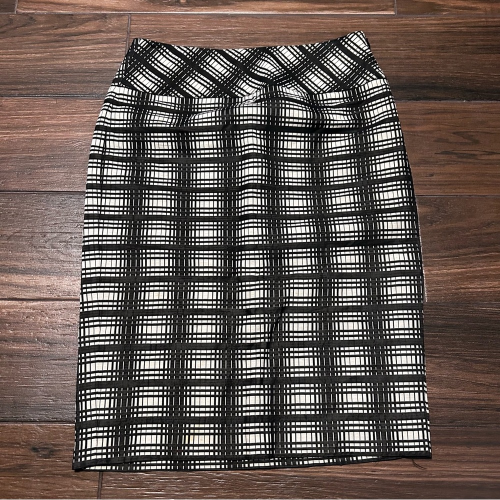J. Crew Pencil Skirt 4‎ Brown Tan Side Slit zipper Closure